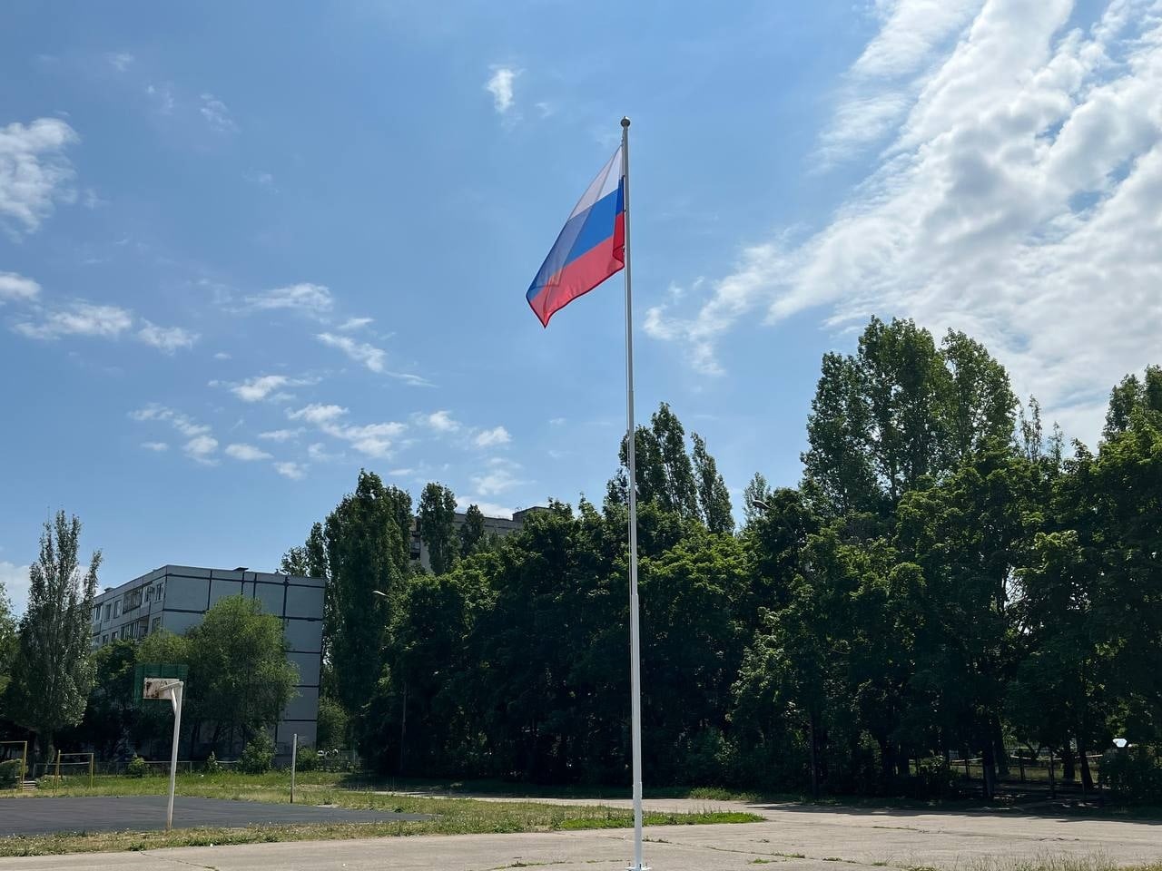 Российский флаг — один из главных символов гордости